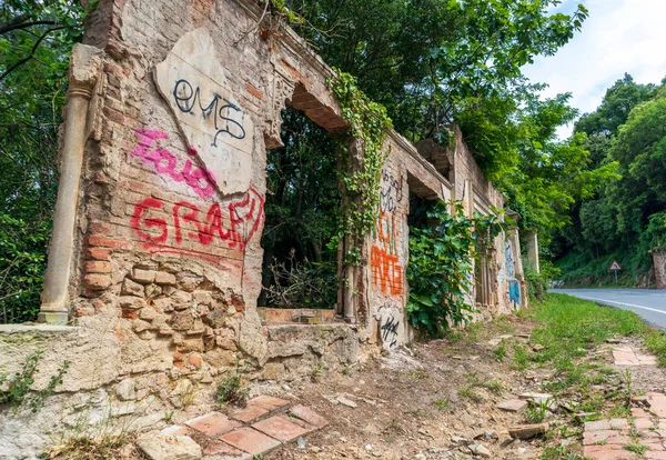 Edifício Graffiti Abandonado Estrada Perto Barcelona — Fotografia de Stock