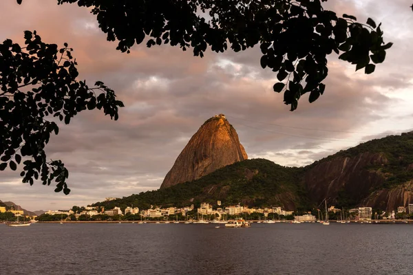 Вид Гору Сахарная Голова Розовыми Оранжевыми Облаками Рио Жанейро Бразилия — стоковое фото