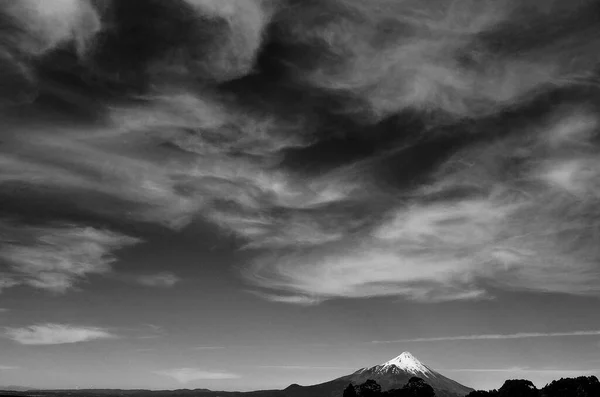 Osorno Volcano Clouds Seen Lake Black White — Stockfoto
