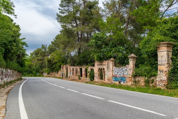 Opuszczony Budynek Graffiti Drodze Pobliżu Barcelony — Zdjęcie stockowe