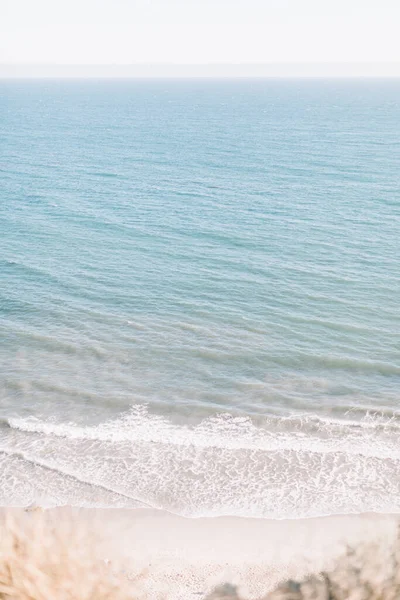 Błękitna Woda Oceanu Spokojnego Cliffside Malibu Plaży Matador — Zdjęcie stockowe