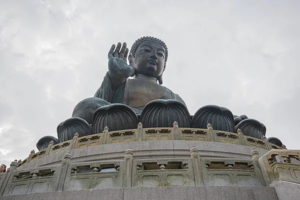 Tian Tan Buddha Duży Brązowy Posąg Buddy Siakjamuni Zbudowany 1990 — Zdjęcie stockowe