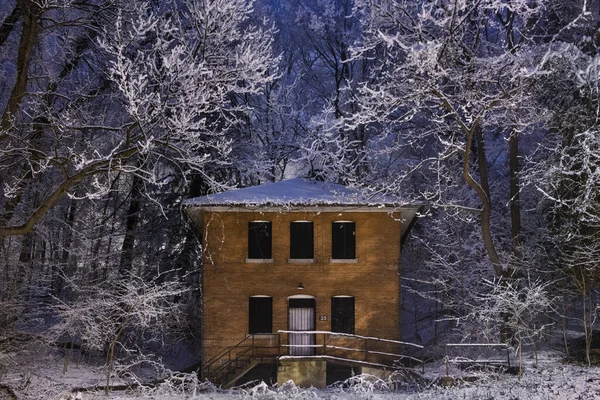 Opuštěné Budovy Chladné Zimní Noci — Stock fotografie