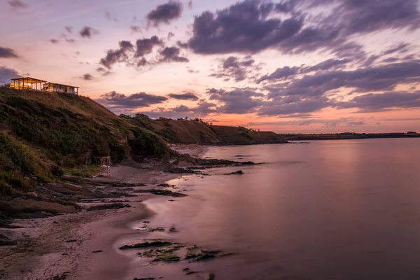 Pôr Sol Conjunto Dramático Nuvens Deriva Sobre Águas Tropicais Mar — Fotografia de Stock