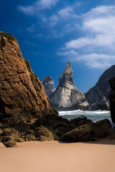 Okyanusun Kayaların Güzel Manzaraları — Stok fotoğraf