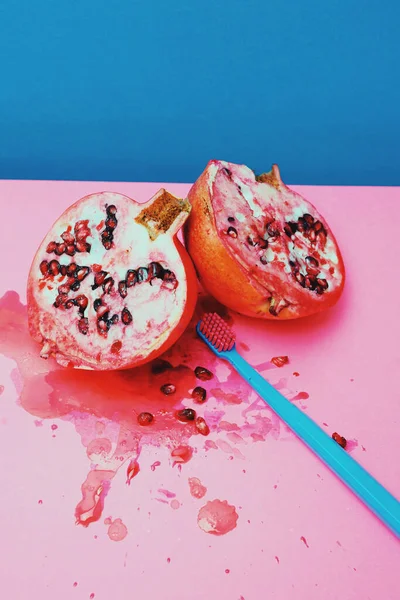 Cepillo Dientes Ultra Suave Con Frutas Sobre Fondo Colores Brillantes — Foto de Stock