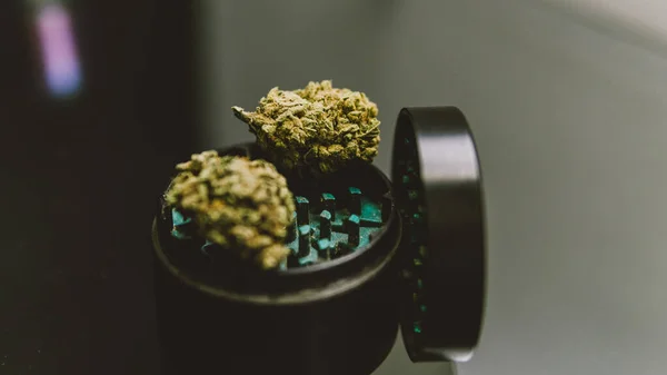 Fertige Medizinische Thc Cbd Cannabis Knospen Zum Rauchen — Stockfoto