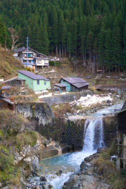 Hell Valley veya Jigokudani, Japonya 'da maymun kaplıcaları olan bir doğa koruma alanıdır. Yol boyunca sayısız çarpıcı manzara, seni yemyeşil vadilere ve karla kaplı tepelere daldırır, hepsi unutulmaz bir maceraya dönüşür.