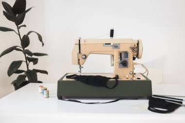 Dikiş makinesinin yakın plan görüntüsü