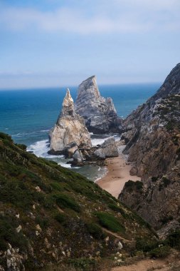 Okyanusun ve Kayaların Güzel Manzaraları
