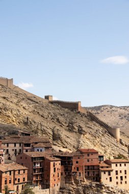 Ortaçağ köyünün muhteşem manzarası