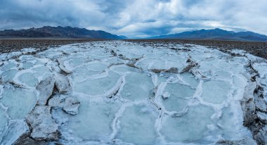 Badwater Havzası 'ndaki Tuz Düzlükleri Ölüm Vadisi