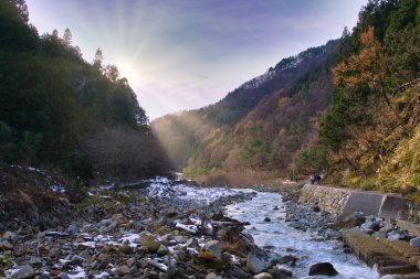 Hell Valley veya Jigokudani, Japonya 'da maymun kaplıcaları olan bir doğa koruma alanıdır. Yol boyunca sayısız çarpıcı manzara, seni yemyeşil vadilere ve karla kaplı tepelere daldırır, hepsi unutulmaz bir maceraya dönüşür.