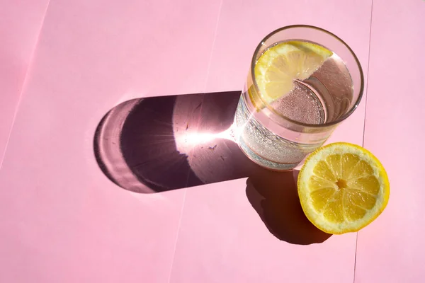 Lemon Tonic Pink Background Lemon Tonic Concept — Stock Photo, Image