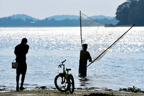 Αλιέων Που Αλιεύουν Στον Ποταμό Brahmaputra Κατά Διάρκεια Του Πανεθνικού — Φωτογραφία Αρχείου