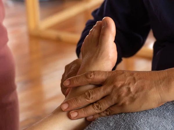 Closeup Shot Thai Foot Massage Foot Hands Furing Massage — Stock Photo, Image