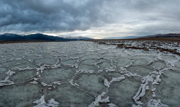 Une Tempête Traverse Désert Badwater Basin Salt Flats — Photo