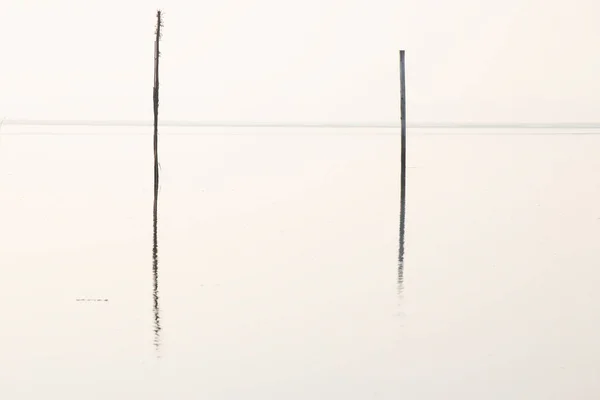 Water Surface Two Poles — Zdjęcie stockowe