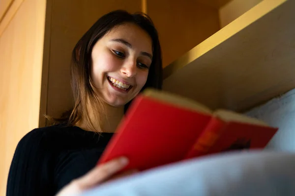 Happy Smiling Young Woman Reading Book — Stock Photo, Image