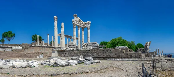 Ερείπια Του Ναού Του Διονύσου Στην Αρχαία Ελληνική Πόλη Πέργαμος — Φωτογραφία Αρχείου