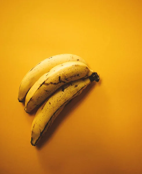 Organic Bananas Yellow Background — Zdjęcie stockowe