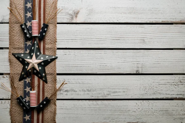 Estrellas Rayas Americanas Planas Sobre Fondo Madera Rústica — Foto de Stock