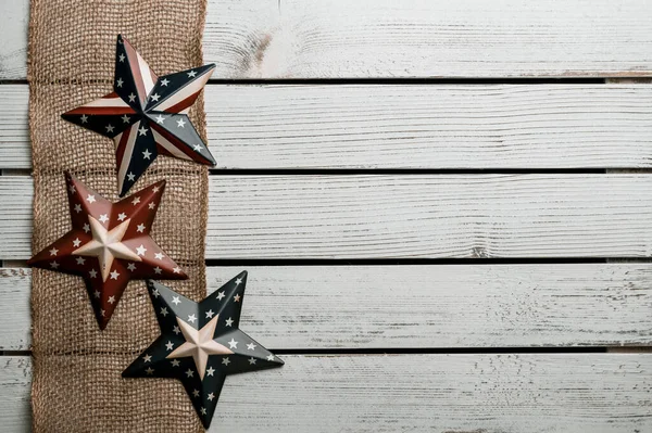 Американские Звезды Полосы Плоские Лежали Деревенском Фоне Дерева — стоковое фото