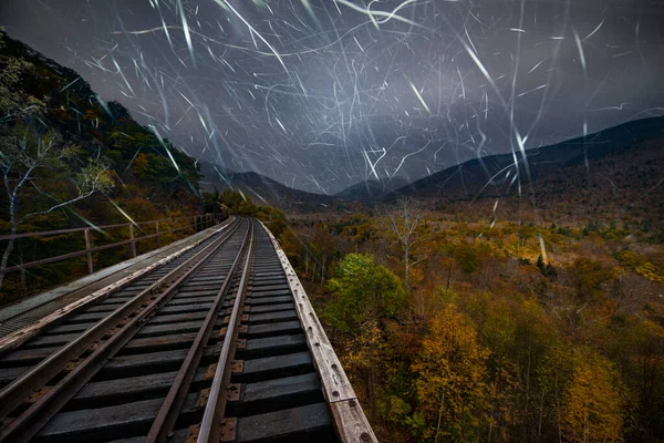 Elhagyott Vasúti Trestle Magasan New England Őszi Erdő Felett — Stock Fotó