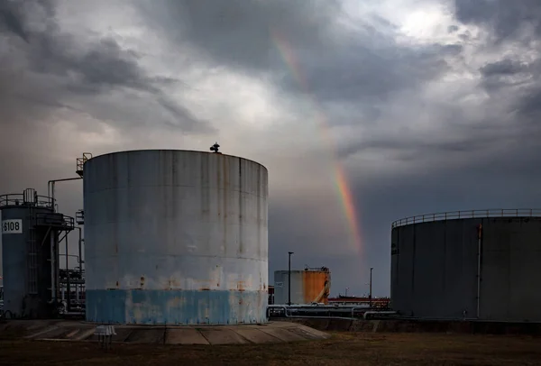 Storage Tanks Rainbow Colombian Energy Compound — Stock Photo, Image