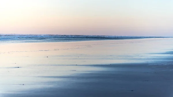 太平洋上空的粉色落日 — 图库照片