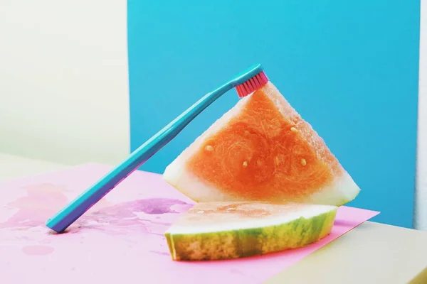 Cepillo Dientes Ultra Suave Con Frutas Sobre Fondo Colores Brillantes — Foto de Stock