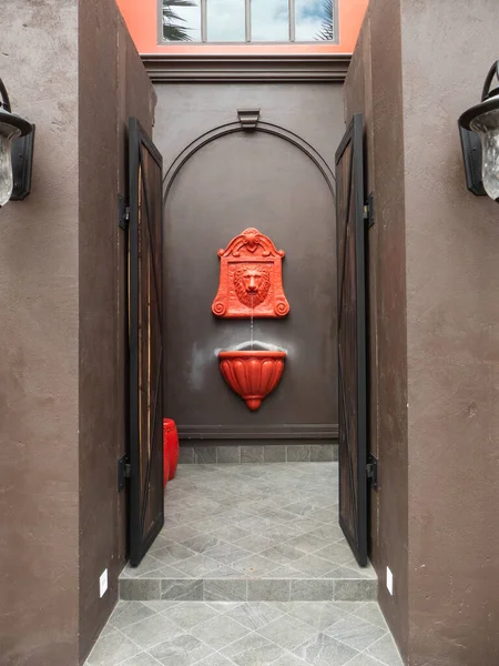 Entrance Gate Dark Brown Orange Fountain Wall — Zdjęcie stockowe