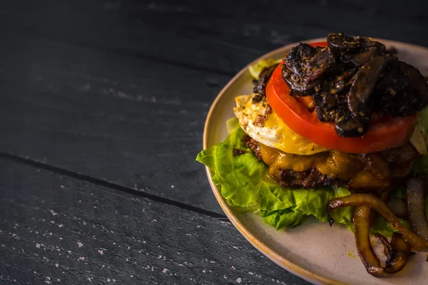 Bungles Burger Gluten Free Beef Onions Mushrooms Dark Food Egg — Stock Photo, Image