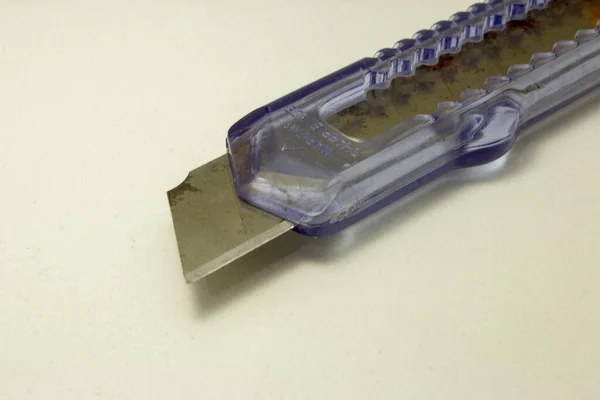 Plastový Užitkový Nůž Starou Rezavou Čepelí — Stock fotografie