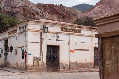 Arjantin - Purmamarca, Jujuy - Septiembre 2019 - Una despensa en el pueblo de Purmamarca - Purmamarca köyünde bir kiler