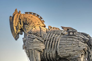 Çanakkale, Türkiye 07.23.2019. Bir yaz sabahı Çanakkale 'de Truva atı heykeli 