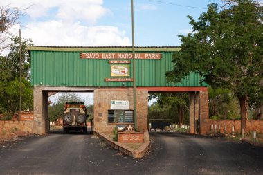 Tsavo Doğu Ulusal Parkı 'na giden birçok yoldan biri.
