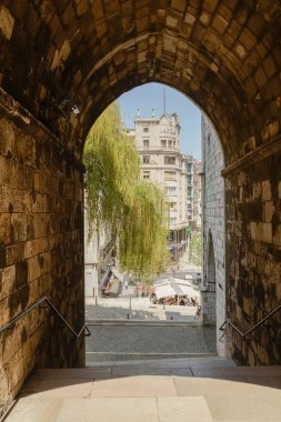 Santander Katedrali, Gotik tasarım unsurlarına sahip iki kiliseden oluşan büyük katedral.