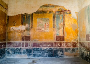 Pompei 'nin antik Yunan harabelerinde bulunan renkli duvar resmi.