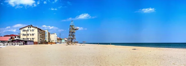 Zatoka Ukraine 2020 在阳光明媚的夏日 乌克兰敖德萨地区Zatoka度假胜地检疫期间的荒滩 — 图库照片