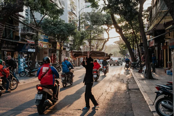 Hanoi Vietnam Motosikletli Yoğun Trafiğin Görüntüsü — Stok fotoğraf