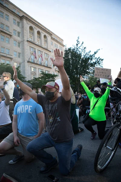 Manifestantes Protestan Pacíficamente Frente Casa Blanca —  Fotos de Stock