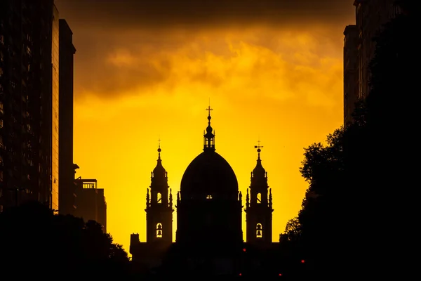 Prachtig Uitzicht Historische Kerk Gebouw Tijdens Zonsopgang Centrum — Stockfoto