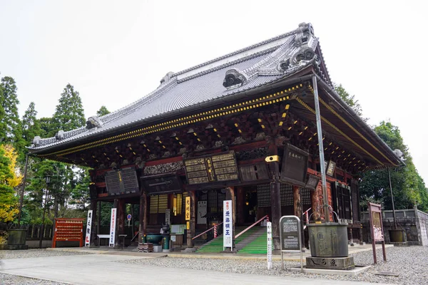 成田山新勝寺は成田市の成田山公園に併設されており 成田市にある大きくて人気の高い仏教寺院で 940年に建てられました 建築のシームレスなブレンドを提供していますすべてのターンでの風景の素晴らしさ — ストック写真