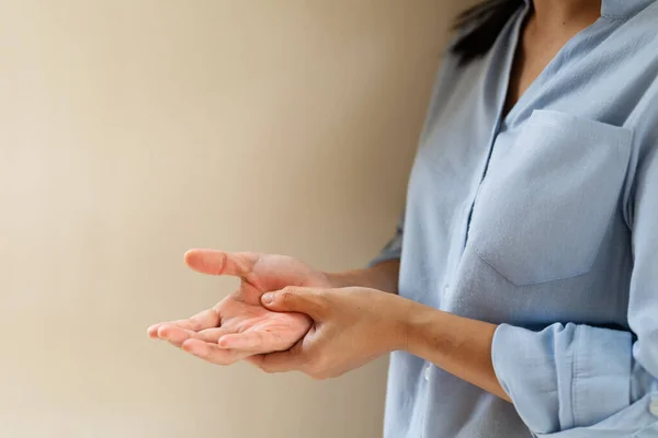 Woman Wrist Arm Pain Long Working Office Syndrome Healthcare Medicine — Stock Photo, Image