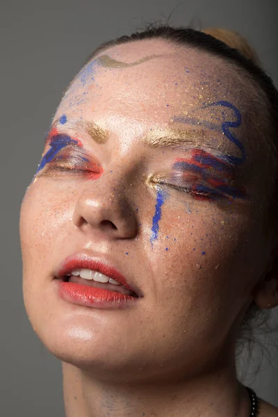 Hermoso Retrato Niña Con Moda Colorido Maquillaje Arte — Foto de Stock