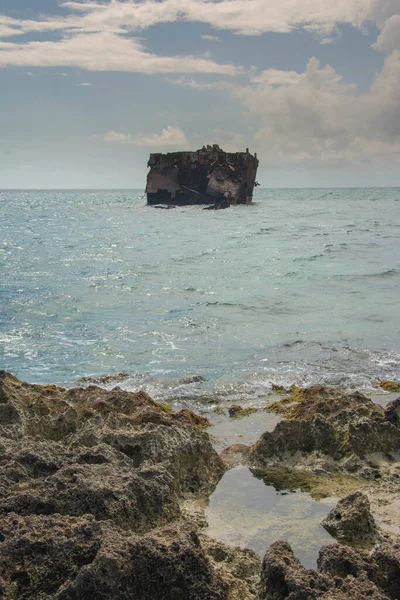 Rocky Cay Kıyısında Gemi Enkazı — Stok fotoğraf