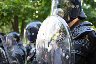 Göstericiler Beyaz Saray 'ın dışında barışçıl bir şekilde protesto ediyorlar