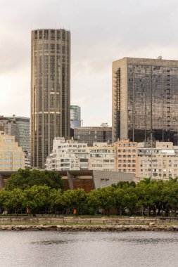 Brezilya 'nın Rio de Janeiro kentindeki yüksek binalara güzel bir gün batımı manzarası