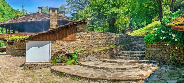 Gamla Traditionella Hus Etar Arkitektoniska Etnografiska Komplexet Bulgarien Solig Sommardag — Stockfoto